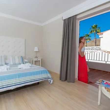 Santiago Villa *